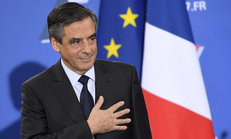 Otra denuncia golpeó al candidato presidencial de la derecha francesa