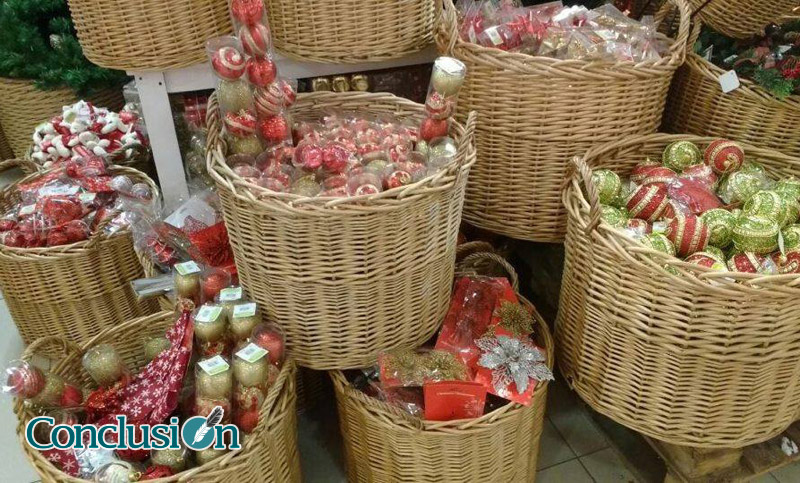 Con más expectativa que demanda arrancó venta de productos navideños