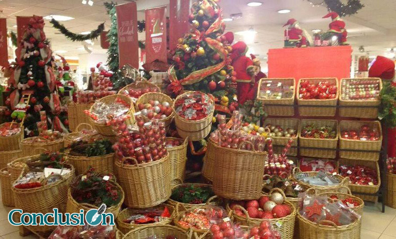 Con más expectativa que demanda arrancó venta de productos navideños