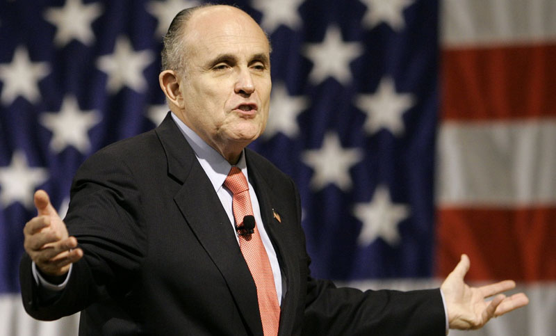 Giuliani llamó «llorones» a los que protestan la victoria de Trump