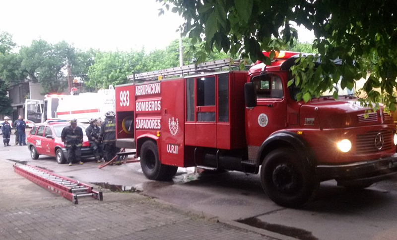 Un incendio destruyó completamente una fábrica de ventiladores en zona oeste