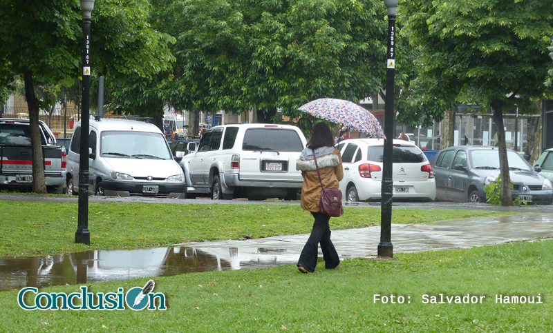 La lluvia continuará hasta la noche y el domingo estará nublado