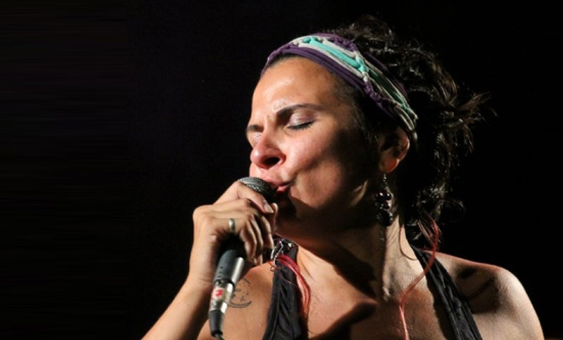 Natalia Simoncini llega al Folk Club de Distrito Siete