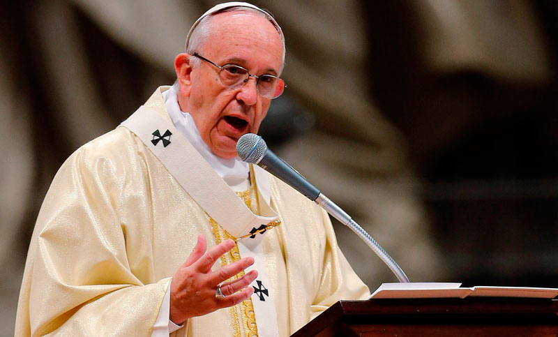 El papa Francisco denunció que el mundo vive «una guerra compleja»