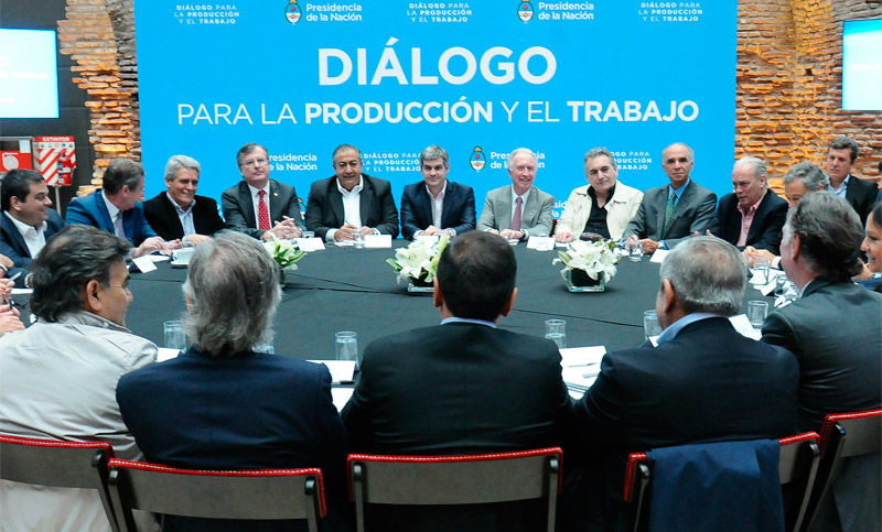 El gobierno nacional realiza la segunda mesa de diálogo con sindicalistas y empresarios