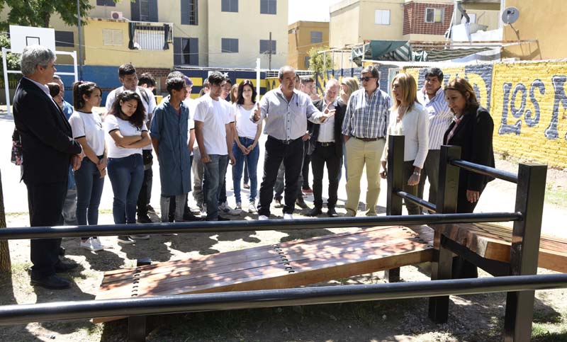 Tras una exitosa experiencia, alumnos rosarinos fabricarán mobiliario urbano