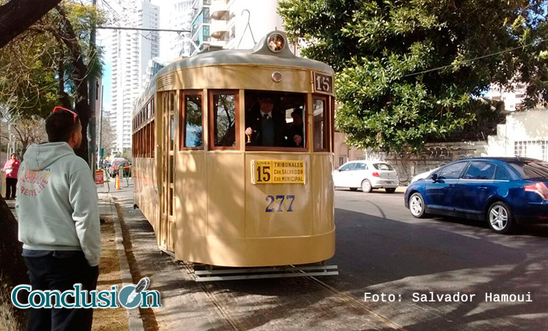 ¡Llegó el día! El tranvía vuelve a circular por las calles rosarinas
