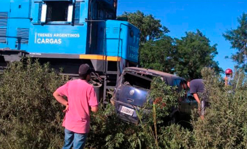 Murió luego de que su auto fuese arrollado por un tren pero logró salvar a su hija