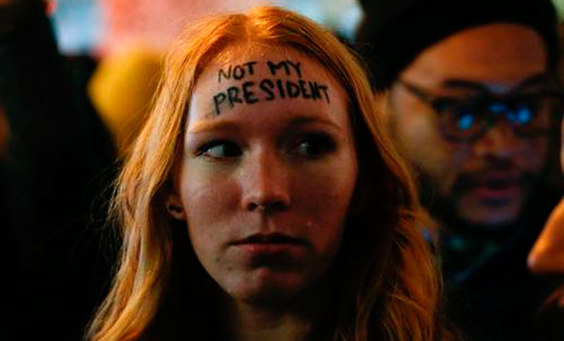 Ciudades de Estados Unidos viven su tercera noche de repudio a Trump