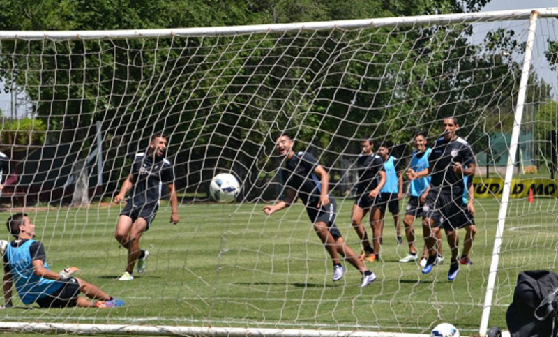 Lanús tendría un cambio obligado ante Central por el desgarro de Zurbriggen