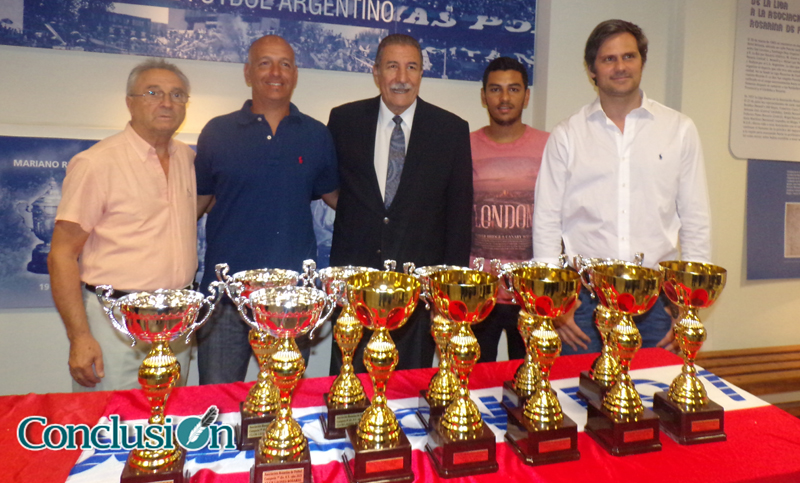 La Rosarina entregó los trofeos de las últimas temporadas