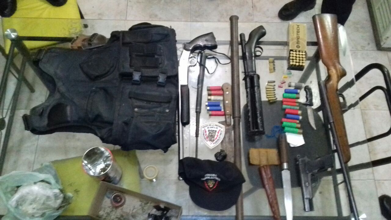 Secuestro de armas tras enfrentamiento entre policías y un delincuente