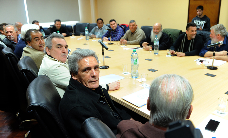 Uno de los jefes de la CGT rechazó el aumento en los precios de combustibles