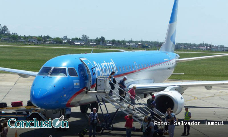 Reabrió el aeropuerto de Rosario, pero los pasajeros continúan varados