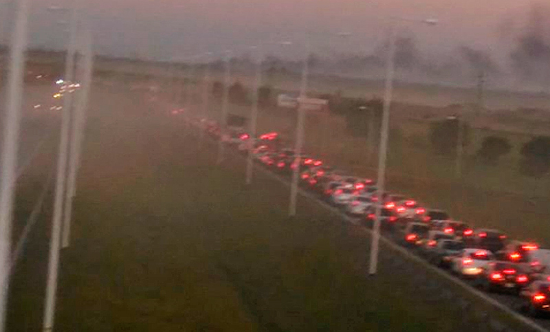 Largas colas en la autopista Rosario – Córdoba por un accidente automovilístico