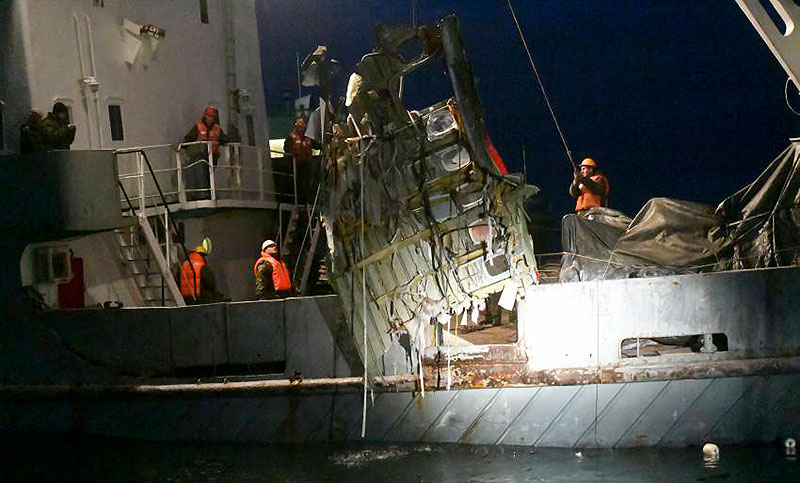 Recuperaron una caja negra del avión ruso que cayó en el mar Negro