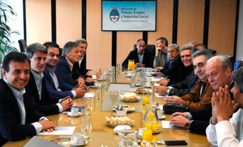 El gobierno se reúne con la CGT por Ganancias