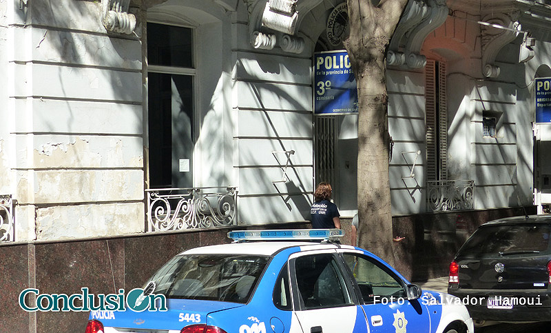 Motochorros arrebatan efectivo y cheques a un hombre
