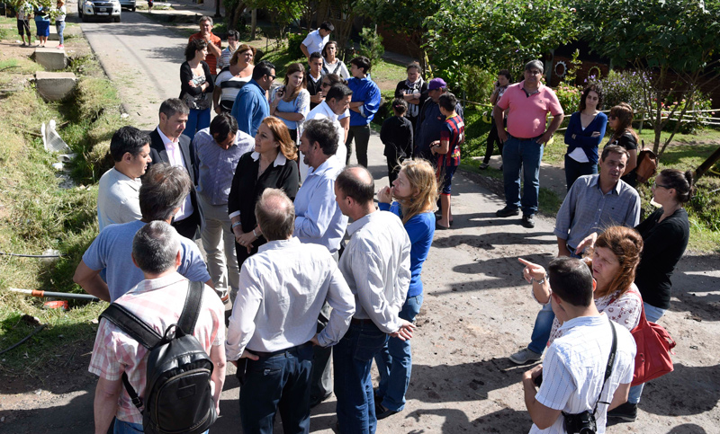 Fein recorrió obras de infraestructura y vivienda en barrio Chaparro