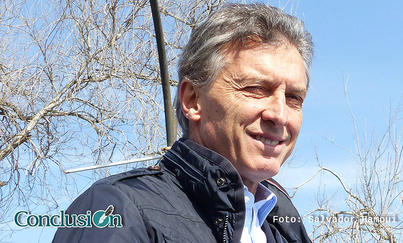A un año de su asunción, Mauricio Macri conserva un 55% de imagen positiva