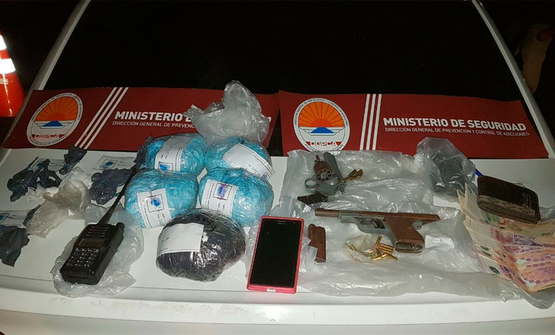 Detuvieron a dos personas que llevaban con 3 kilos de cocaína en un remis