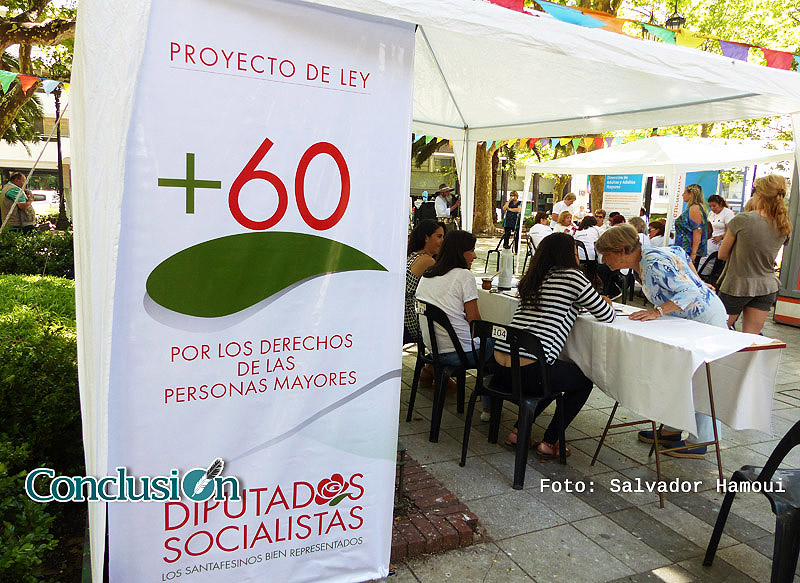 Las personas mayores celebraron sus derechos en Plaza Pringles