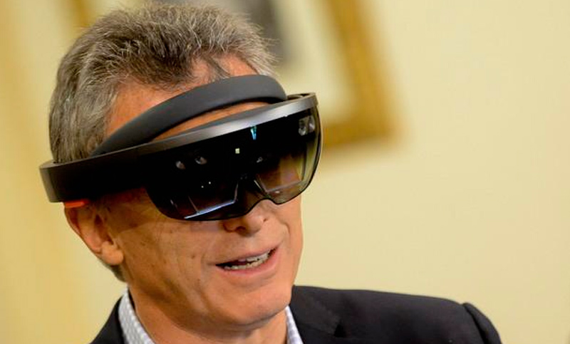 Macri observó obras públicas a través de un sistema de realidad aumentada