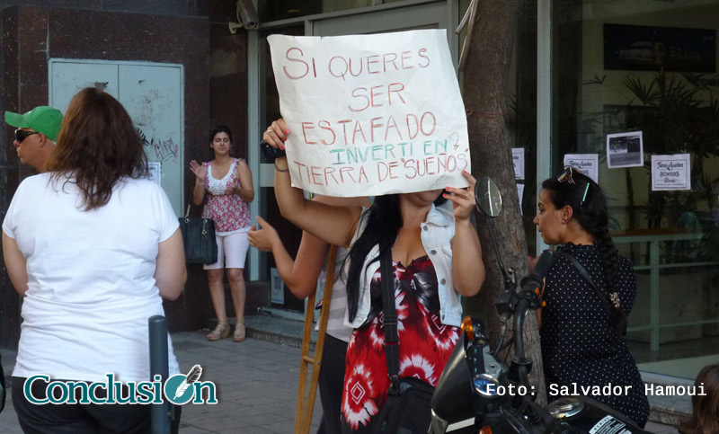 Vecinos de Tierra de Sueños 3 reclaman apertura completa de la escuela barrial