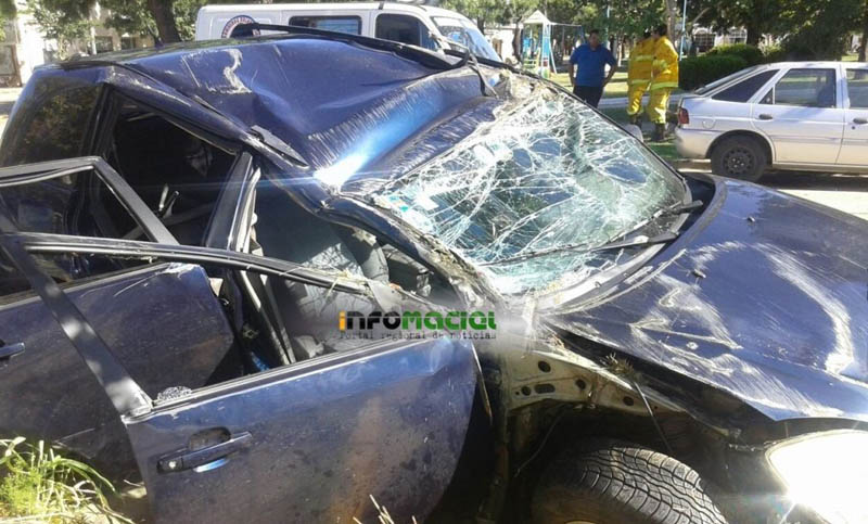 Una familia volcó con su auto en la autopista a Santa Fe