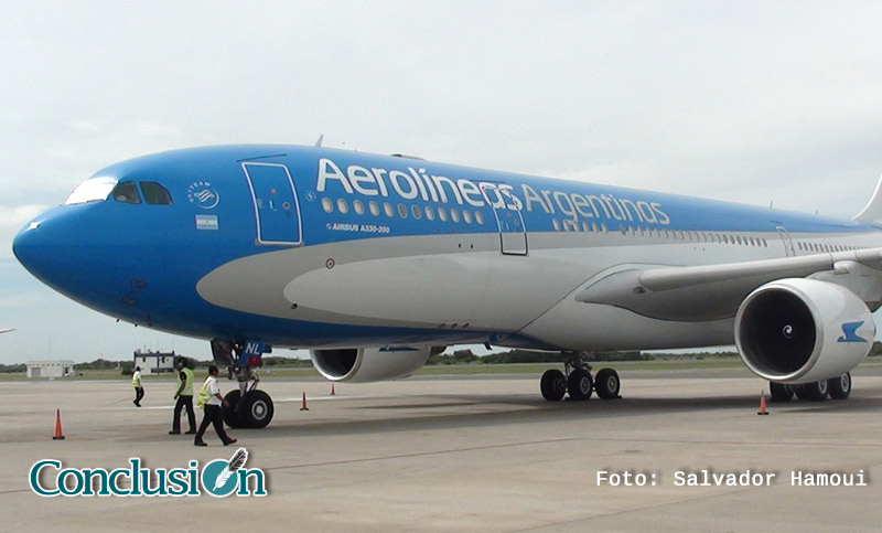Cirielli: «El Gobierno quiere entregar la política aerocomercial y desaparecer nuestras empresas»