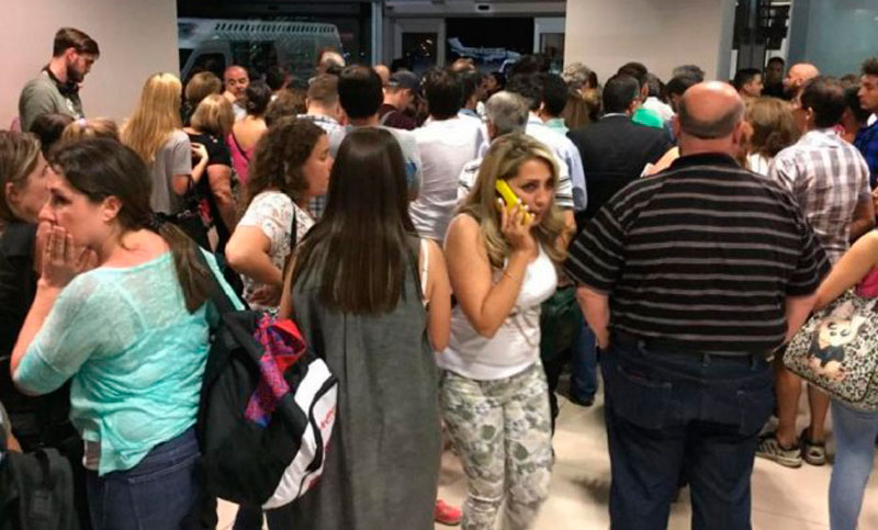 Hizo broma sobre el avión en que iba su suegra y desató caos en el aeropuerto