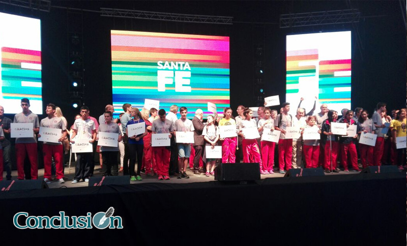 Mil santafesinos distinguidos por la Provincia en el Anfiteatro