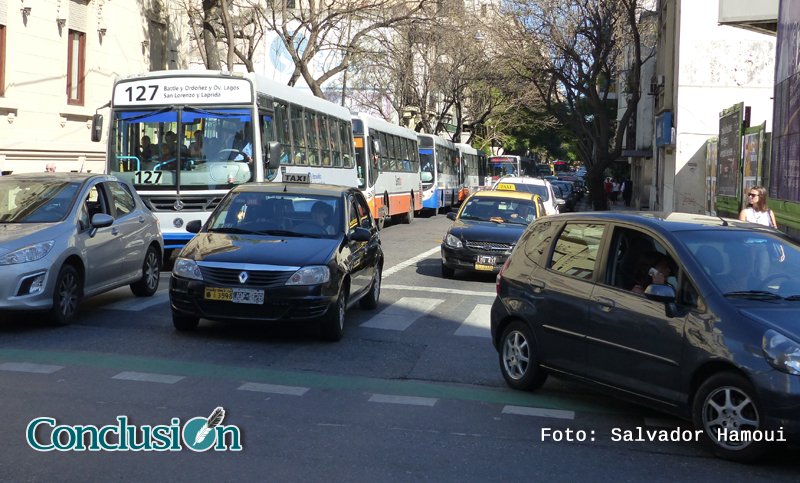 Comienza a regir la prohibición de estacionar frente a 17 escuelas