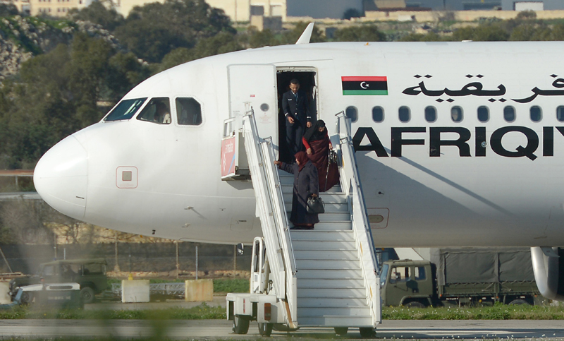 Secuestradores del avión se rindieron en Malta y fueron arrestados