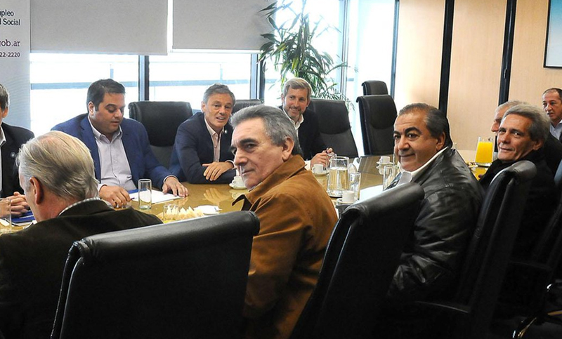 El gobierno se reunió con la CGT por Ganancias y la negociación quedó abierta