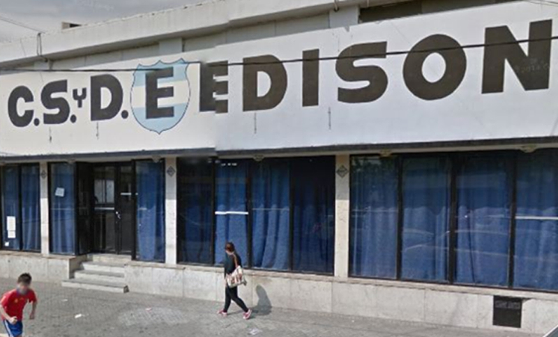Un chico de siete años recibió un balinazo en la cabeza frente a un club