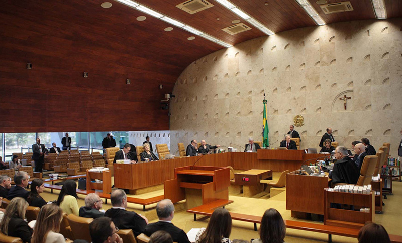 Corte suprema de Brasil decide sobre futuro del presidente del Senado