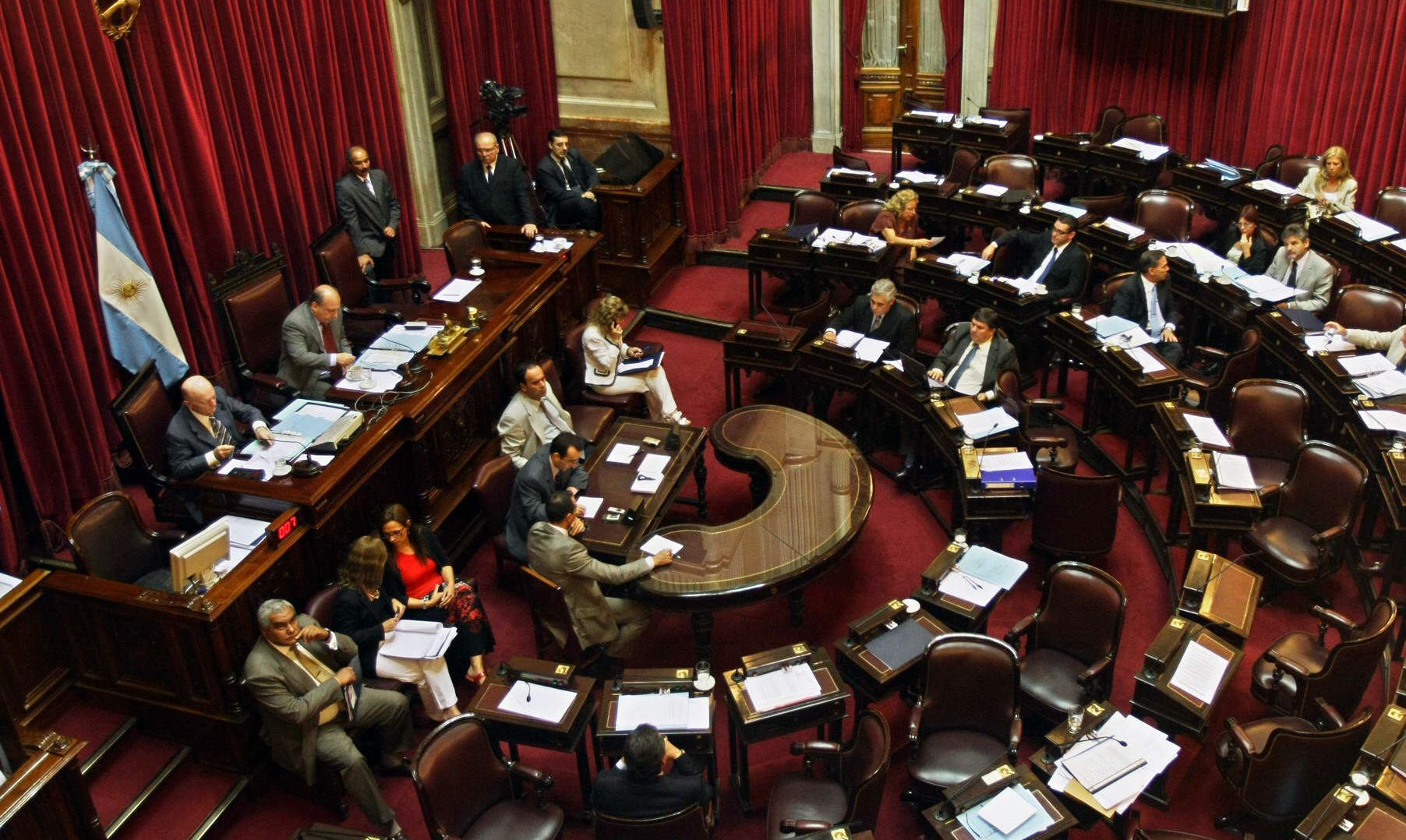 Rechazo de la oposición al blanqueo de capitales de familiares de funcionarios