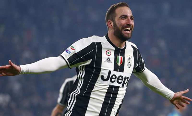 Pipita Higuaín convirtió y Juventus es el líder del Calcio italiano