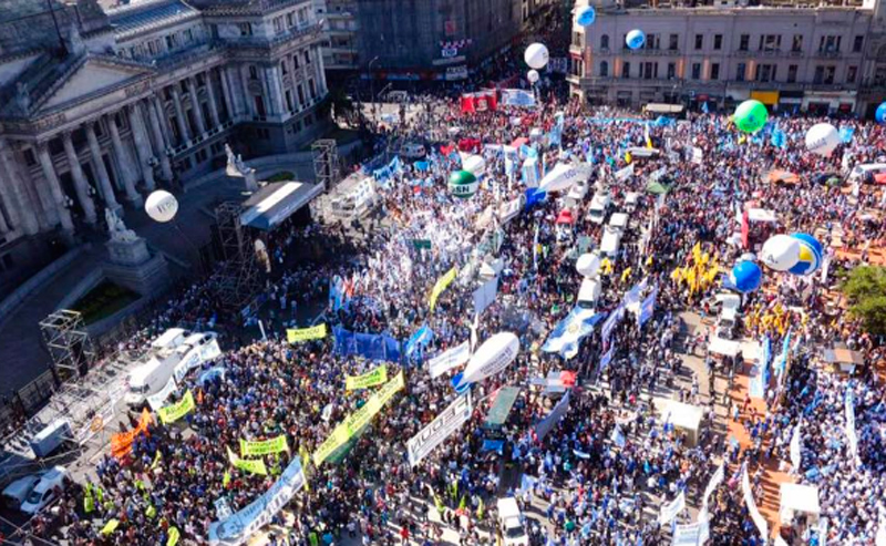 El Senado convirtió en ley la emergencia social en el país