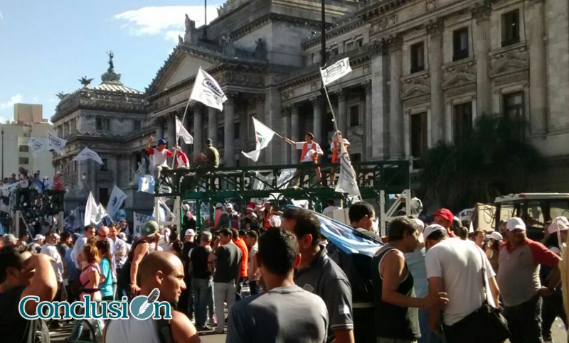 Trabajadores de salas de juego y casinos protestan sobre Ganancias