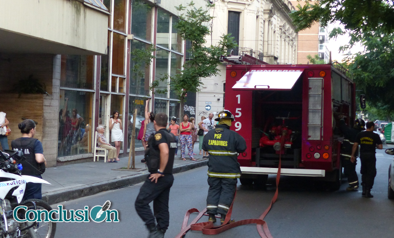 Incendio en un departamento de un edificio del centro rosarino