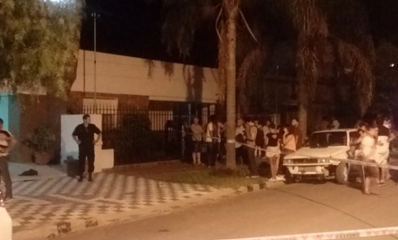 Apuñaló a su ex mujer y su actual pareja y luego se degolló con el mismo cuchillo