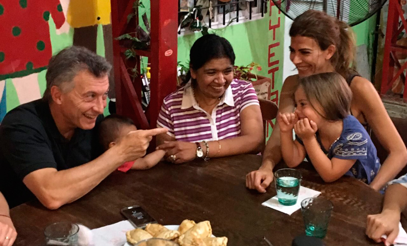 Como todos los años, Macri, ahora como presidente, visitó el comedor Los Piletones