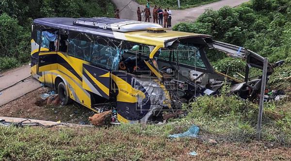 Malasia: desbarrancó un micro y dejó un saldo de 14 muertos y 16 heridos