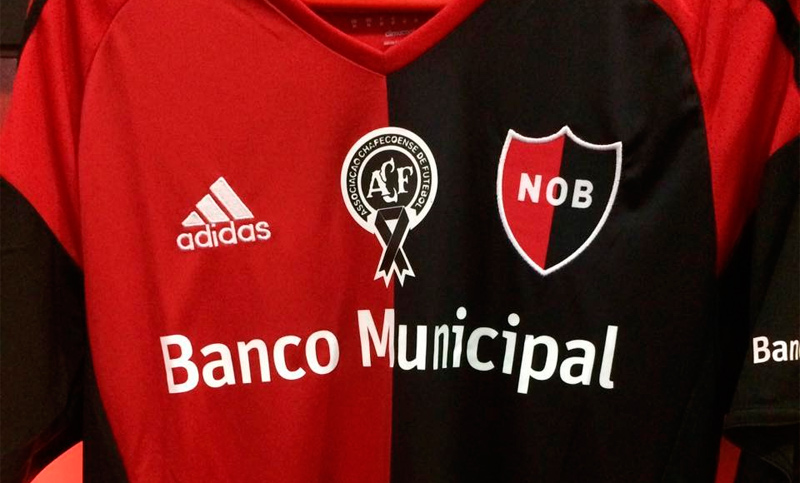 Newell’s rindió homenaje a Chapecoense