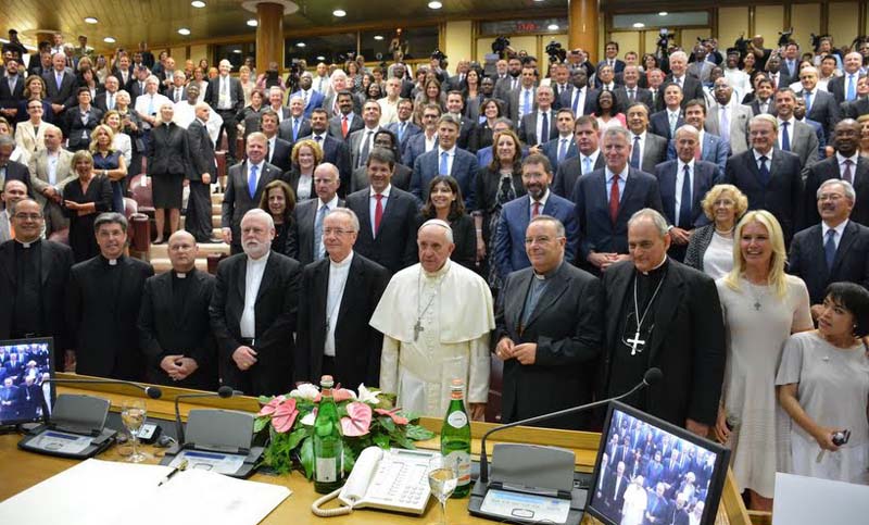 El Papa se reúne con alcaldes de todo el mundo por refugiados