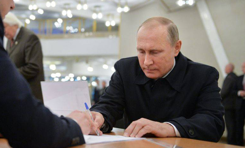 La extrema derecha austriaca refuerza lazos con el partido de Putin
