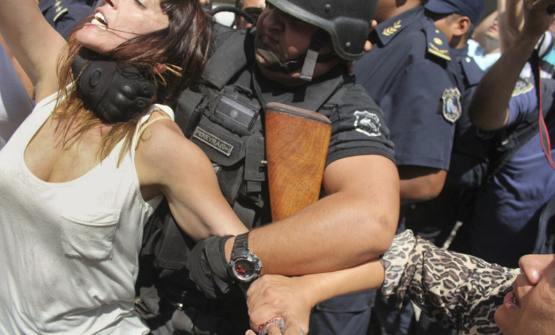 Denuncian represión a diputados nacionales en el ingreso al juicio a Milagro Sala