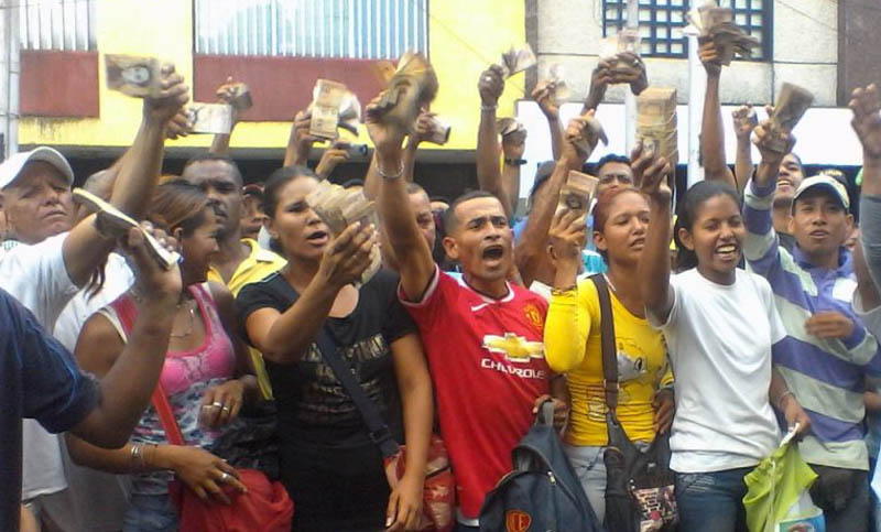 Protestas y saqueos en Venezuela por falta de dinero